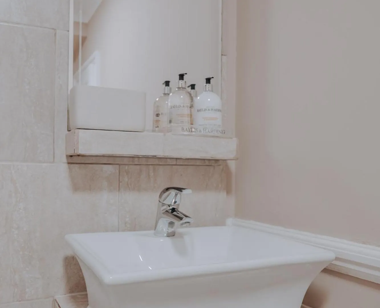 Central 2 Bed Apartment Walking Distance To Beach Bournemouth