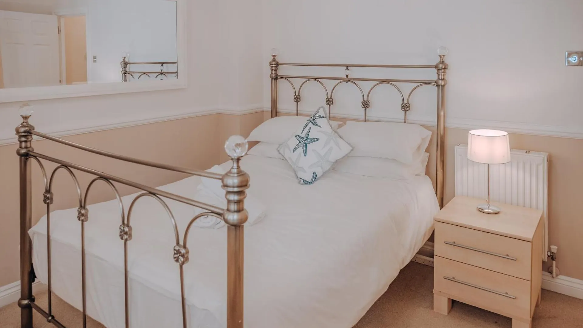 Central 2 Bed Apartment Walking Distance To Beach Bournemouth 0*,