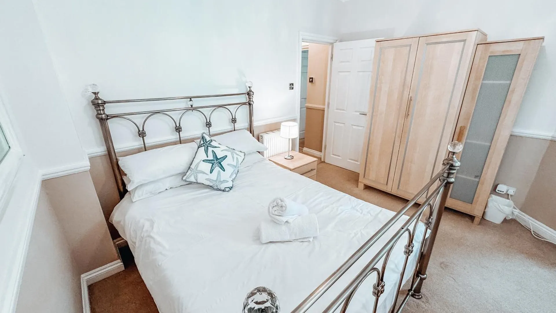 Central 2 Bed Apartment Walking Distance To Beach Bournemouth