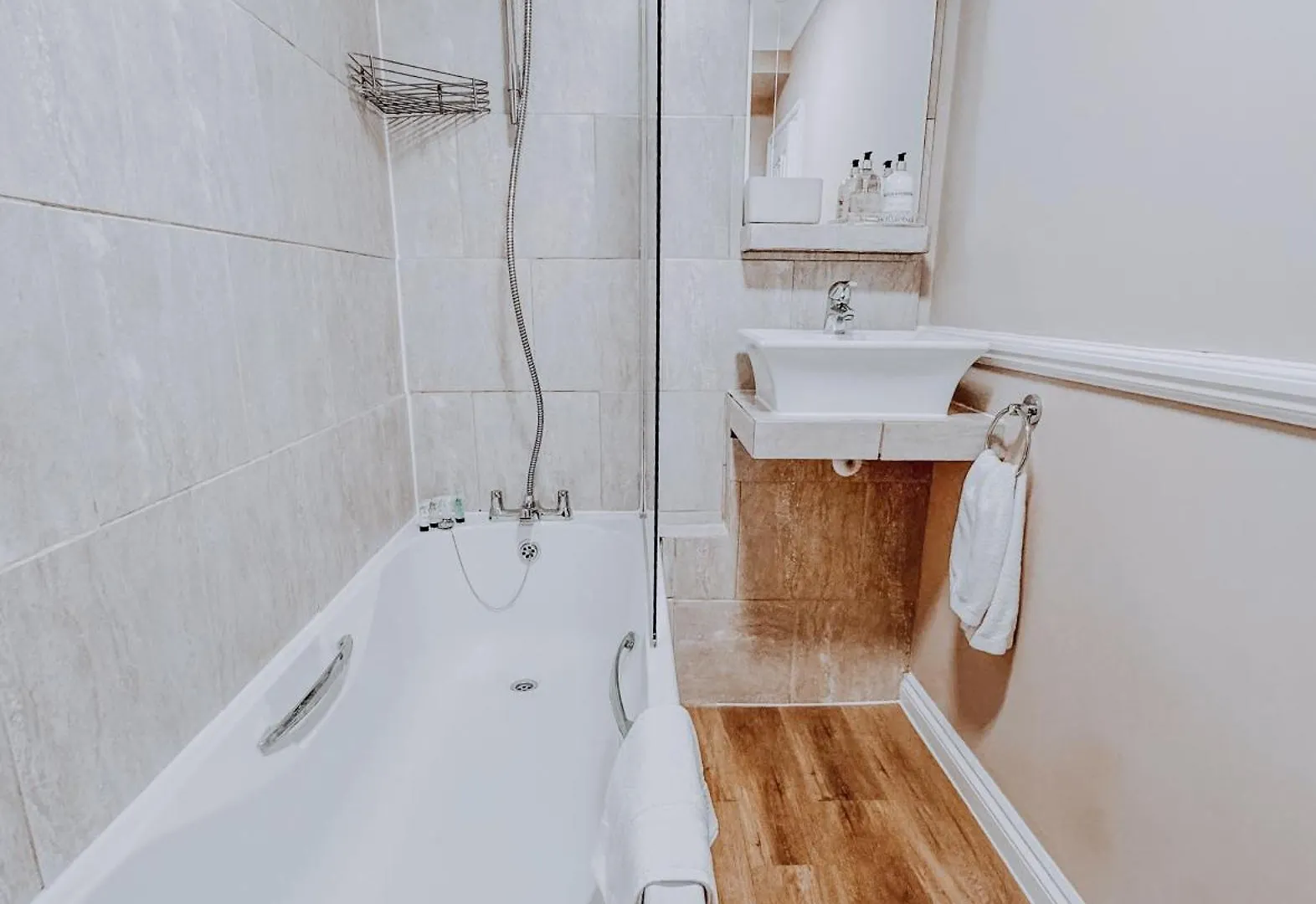 Central 2 Bed Apartment Walking Distance To Beach Bournemouth